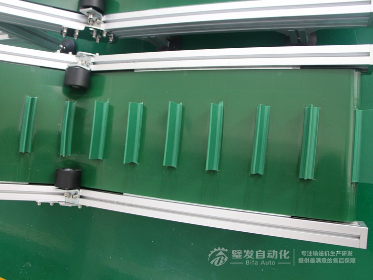 低端平臺精研電機(jī)不銹鋼擋邊料斗爬坡輸送機(jī)